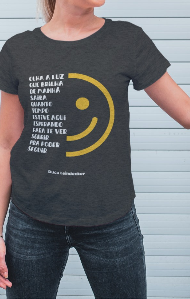 Foto do produto Camiseta O Amanhã Colorido - Smile | Cinza Chumbo
